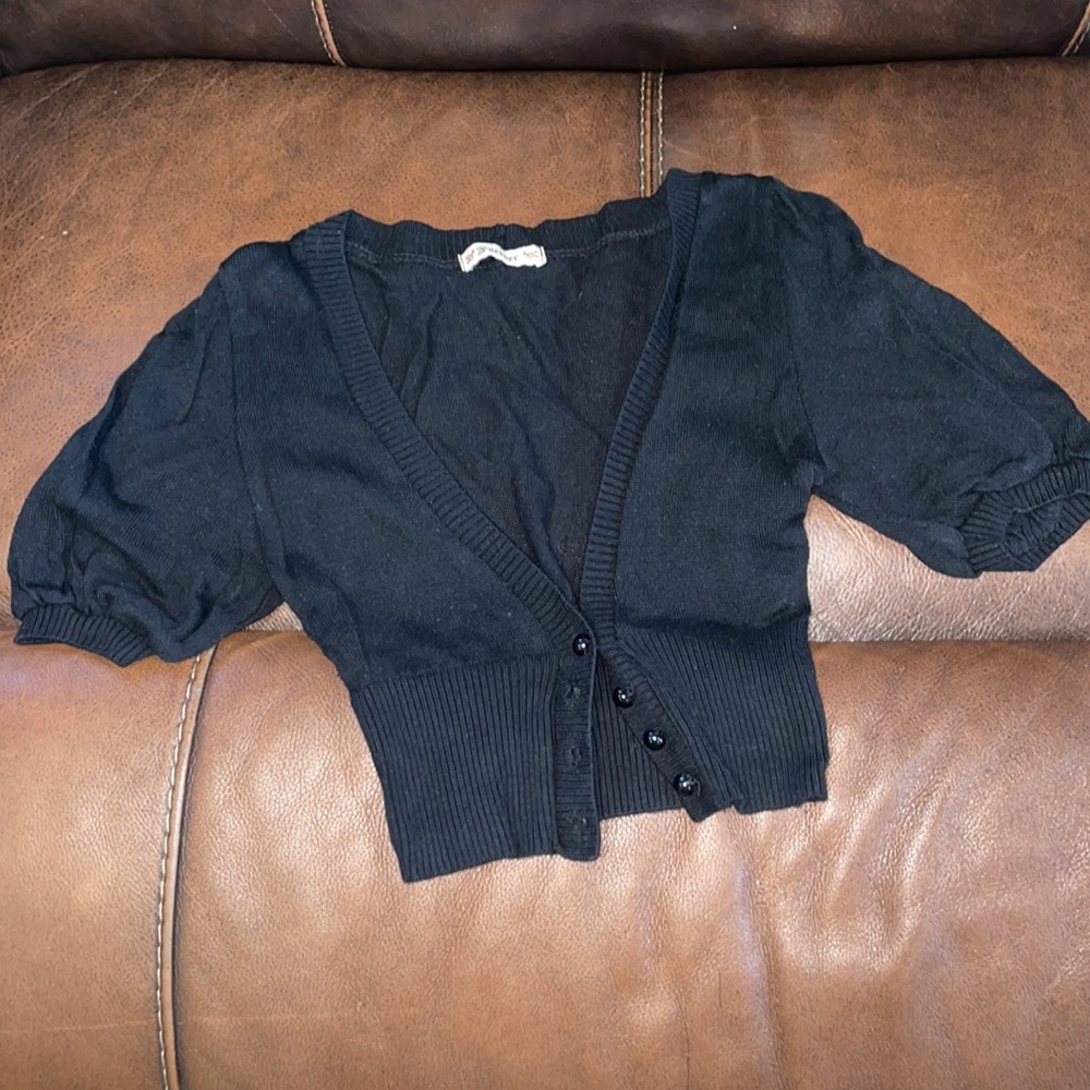 Black shrug cropped short sleeved sweater
